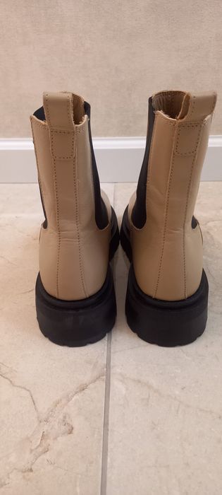 Нові кожані осінні ботинки р.39