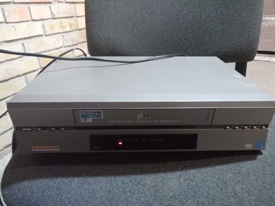 Відеомагнітофон та DVD - плеєр одним лотом