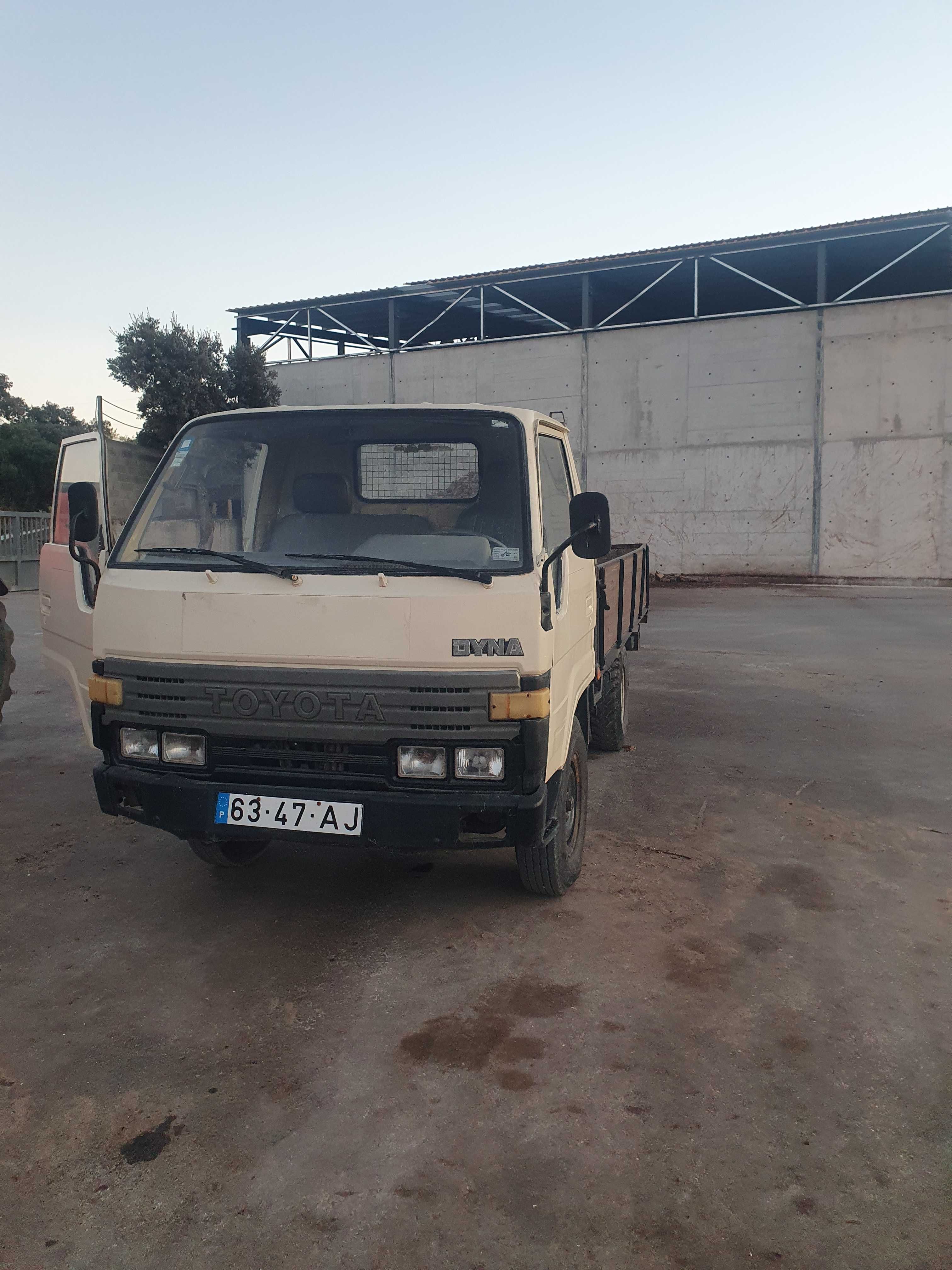 Toyota Dyna 150 caixa aberta
