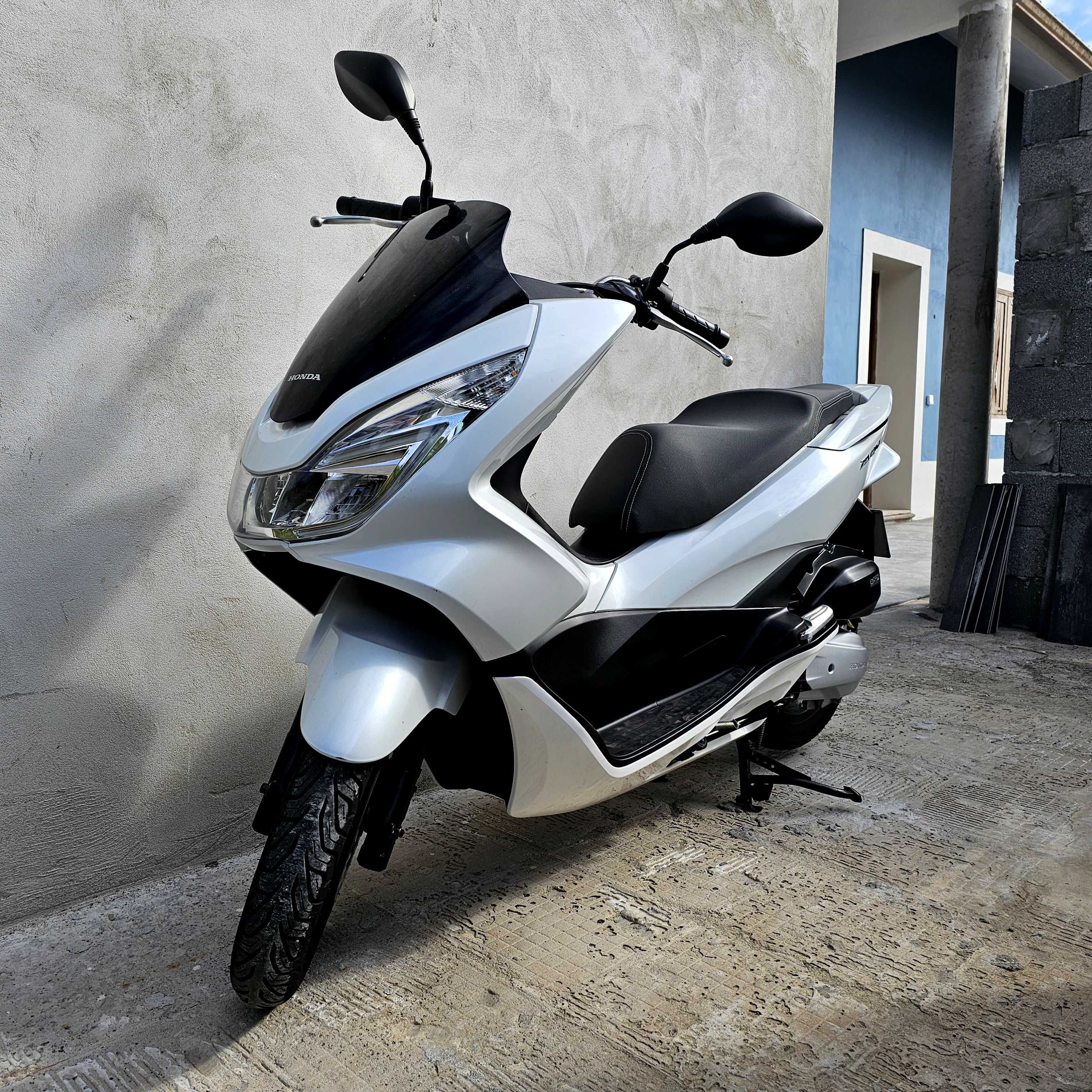 Honda pcx 125 - estimada