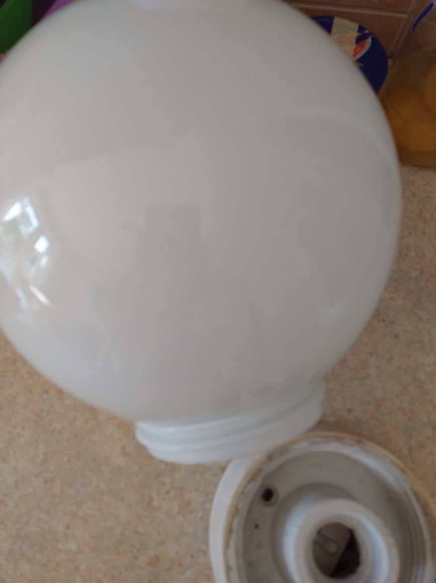 Lampa z kloszem szklanym