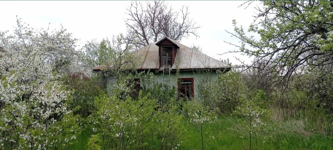 Продам будинок або як земельну ділянку