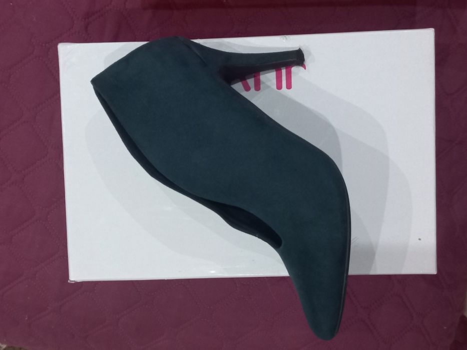 Шикарні ізумрудні ботильйони