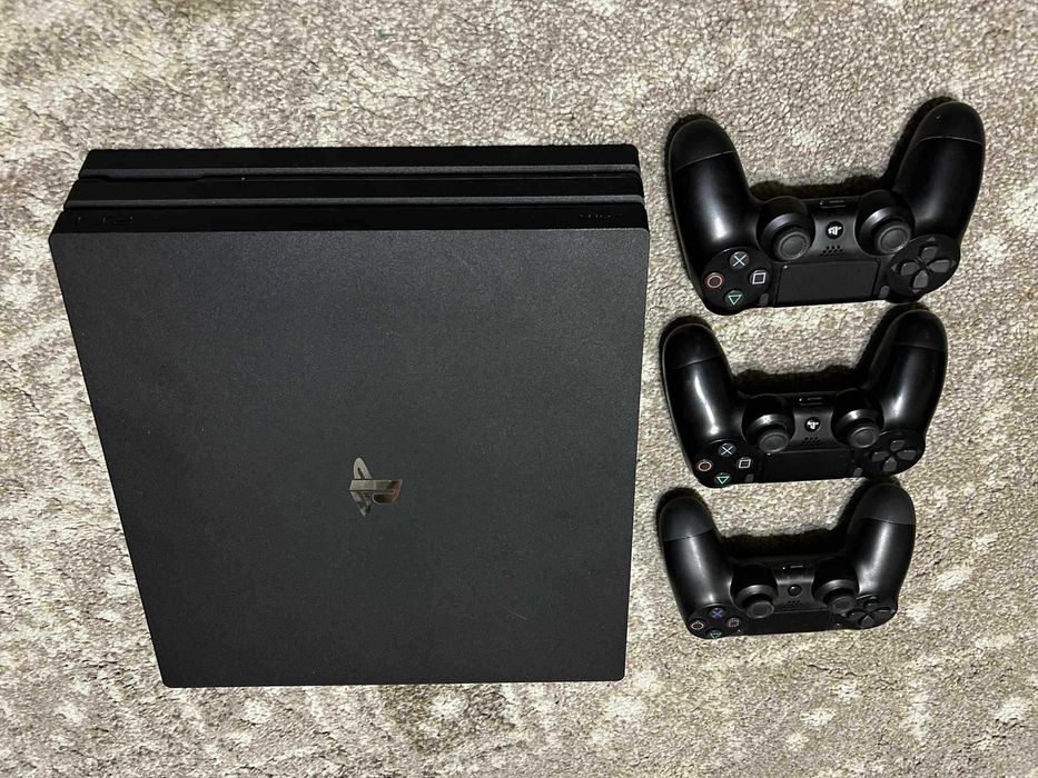 Konsola PS4/PlayStation 4 Pro + 3 PADY