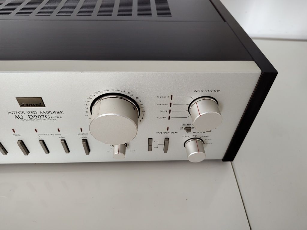 Sansui AU-D907G Extra , kultowy wzmacniacz stereo SREBRNY KOLOR
