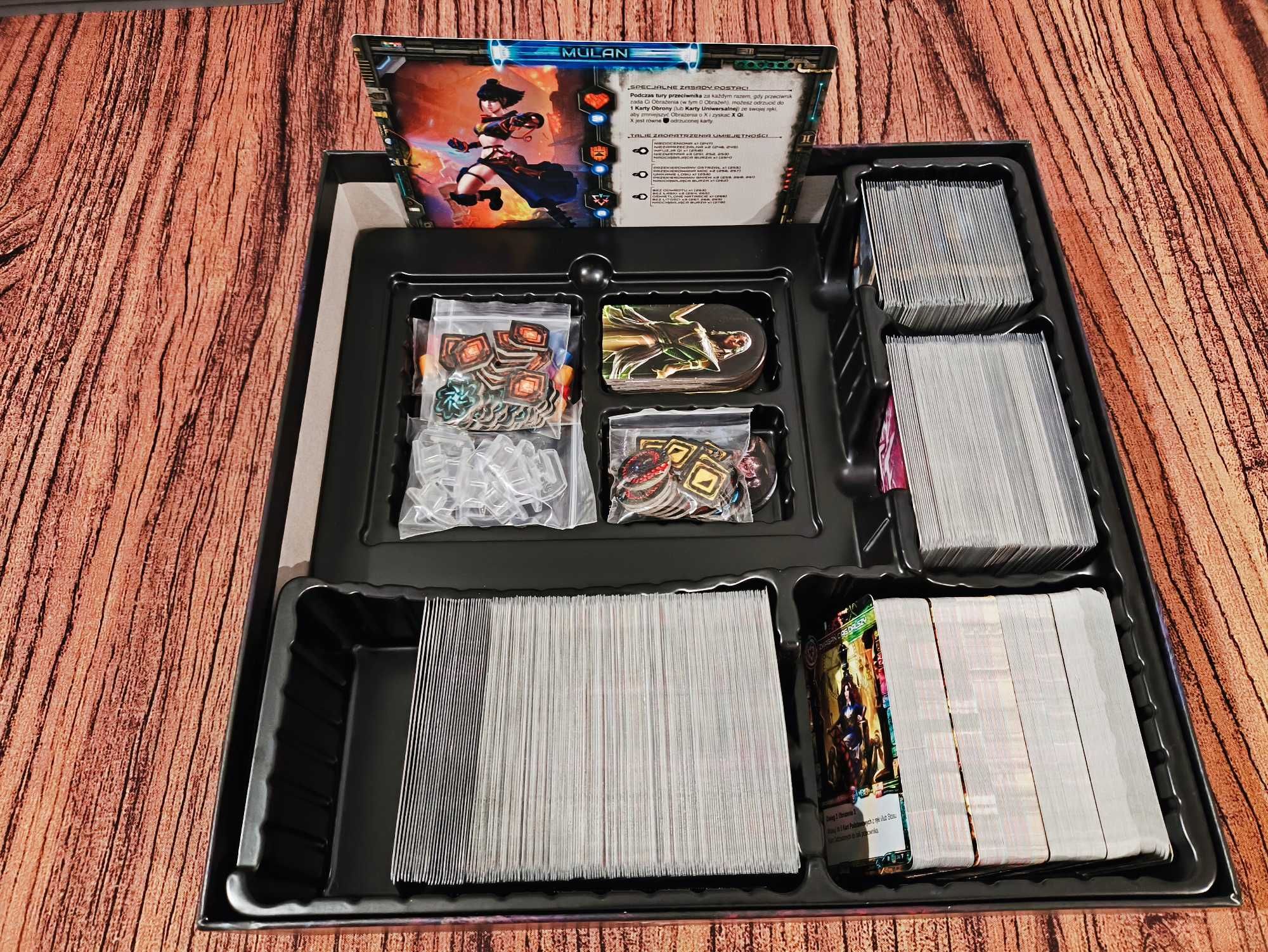 TWISTED FABLES, Miniatures Box 1+2, mata, figurki pomalowane, koszulki