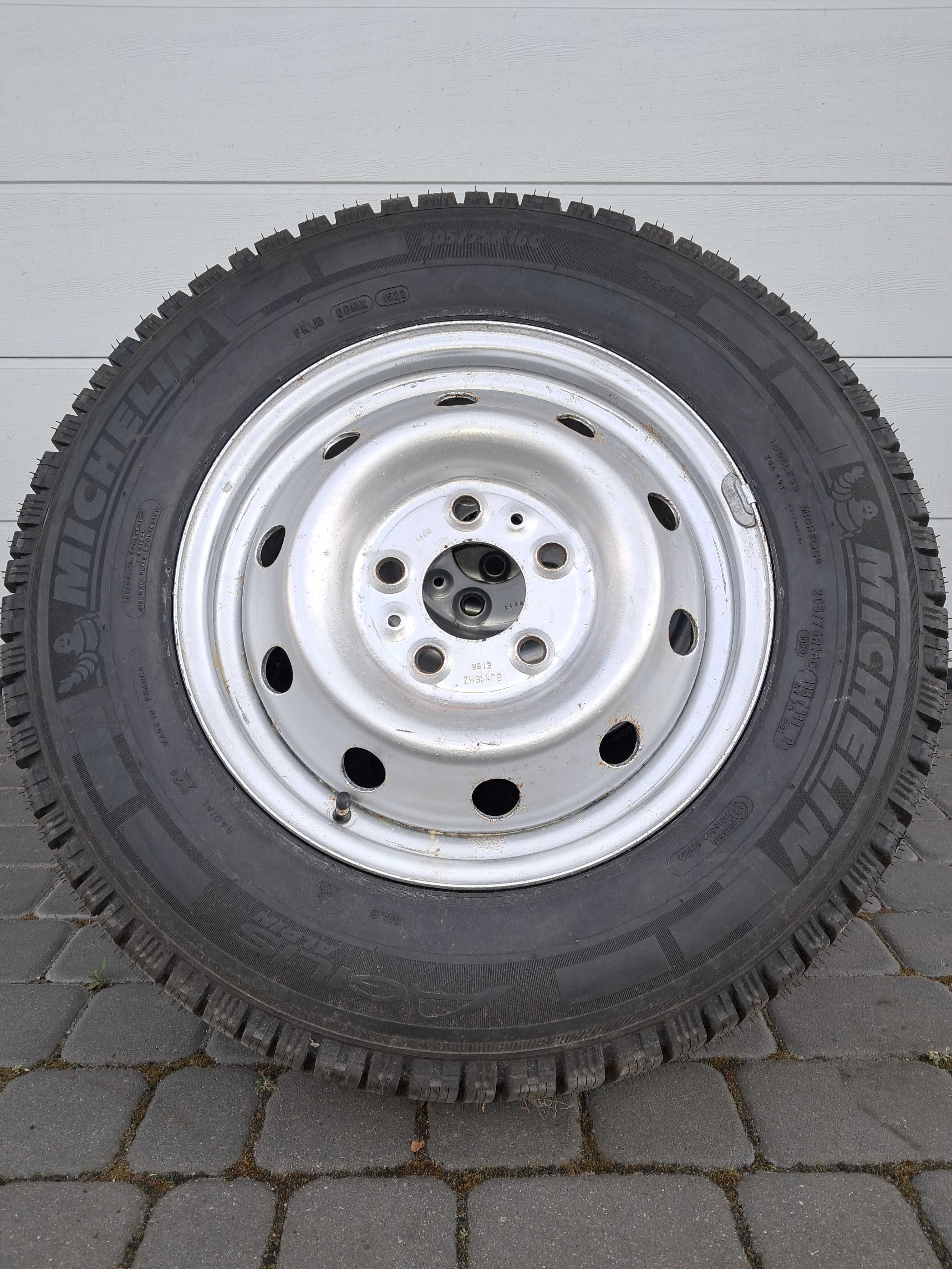 Opony zimowe Michelin Agilis Alpin 205/75 R16 (do kampera, busa)