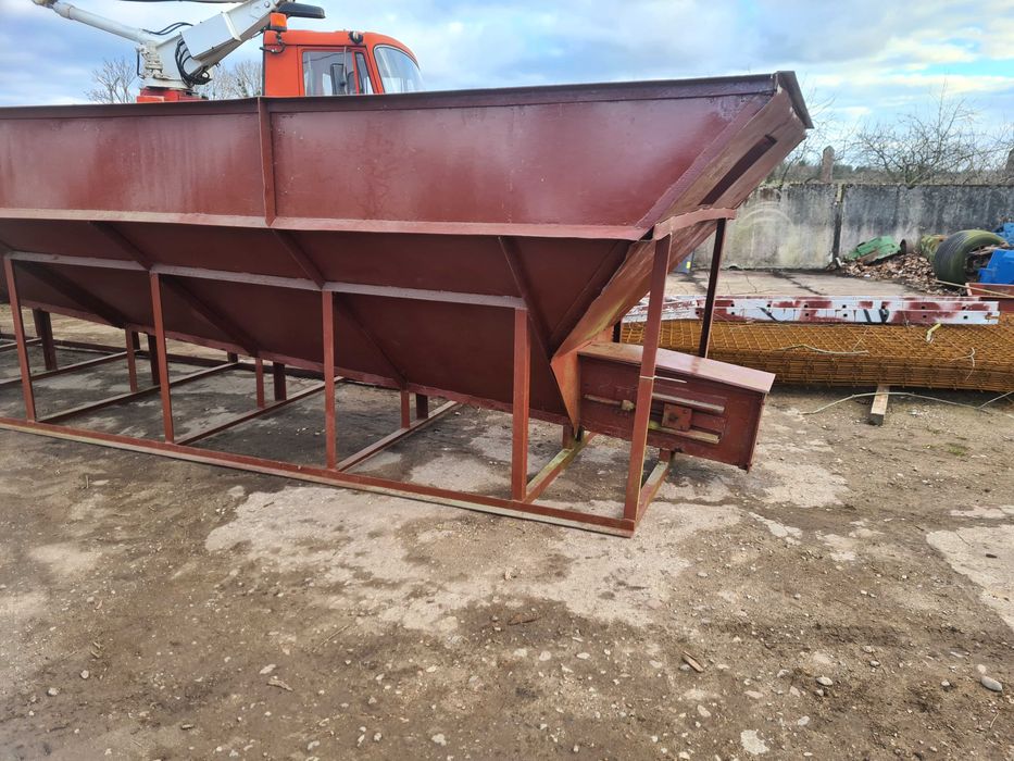 Kosz zbożowy z przenośnikiem