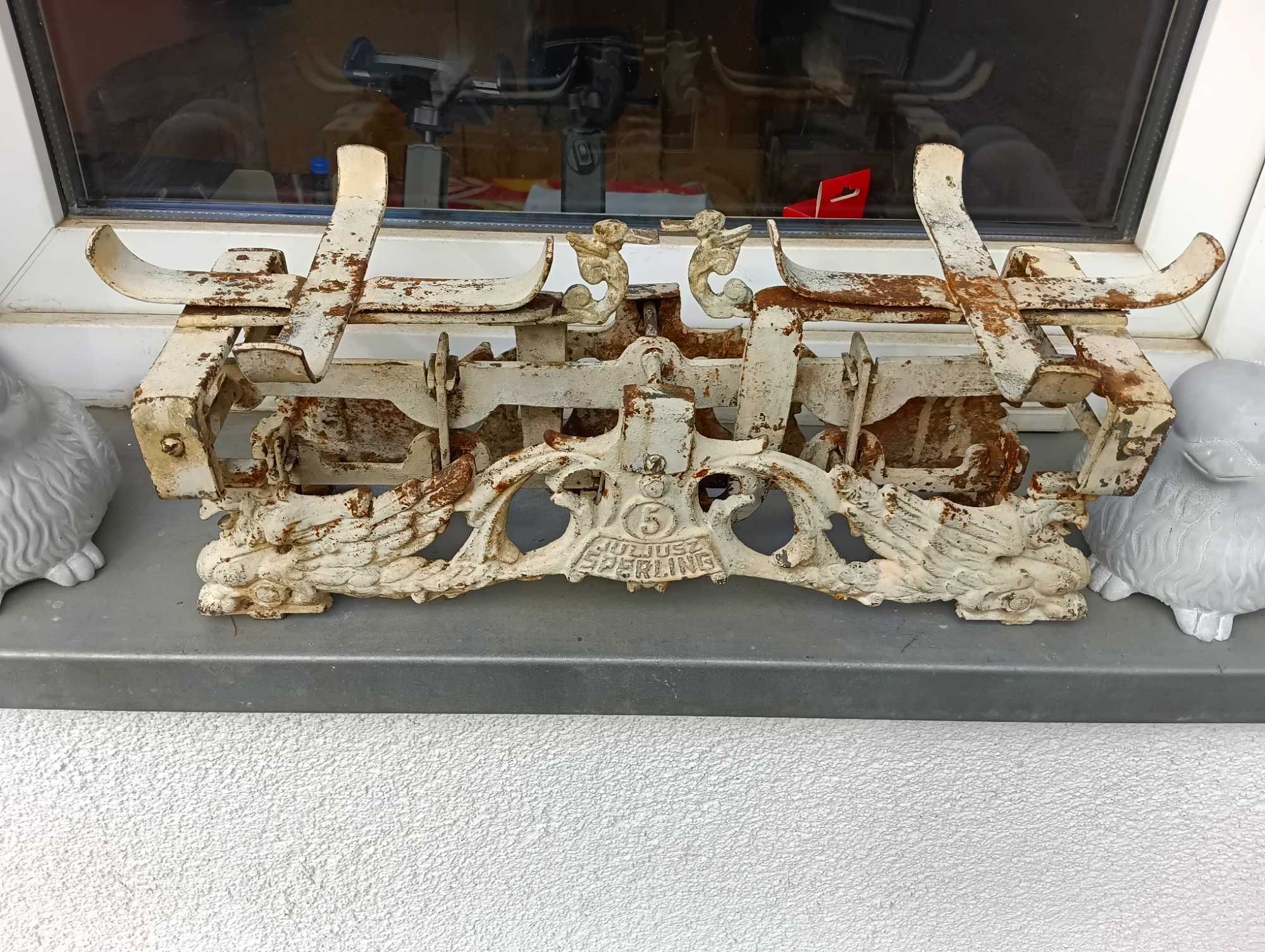 Waga szalkowa Sperling -Gryfy 1946 rok . Tarowniki i szalki mosiężne.