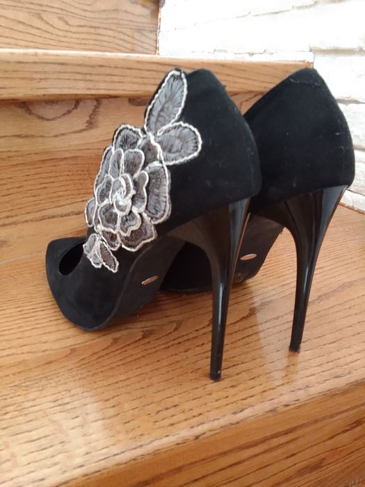 Шикарні туфлі 37 розміру