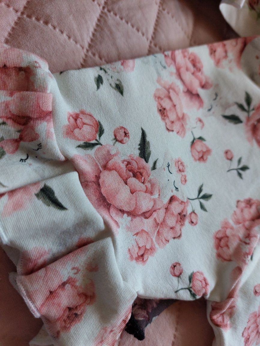 Krotkie spodenki 74/80 i 80/86 falbanki piwonie peonies bloomersy