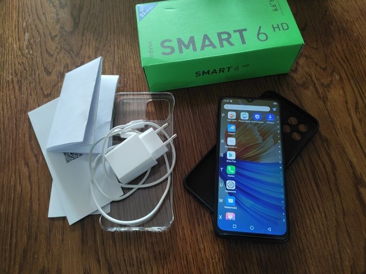 INFINIX Smart 6HD jak nowy, gwarancja, szkło, komplet i 2 case, 2/32GB
