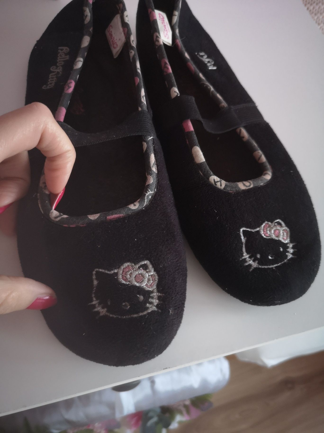 Buty Hello Kitty baleriny balerinki Hello Kitty czarno-różowe 40-41