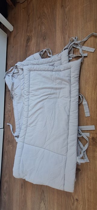 Ochraniacz na całe łóżeczko