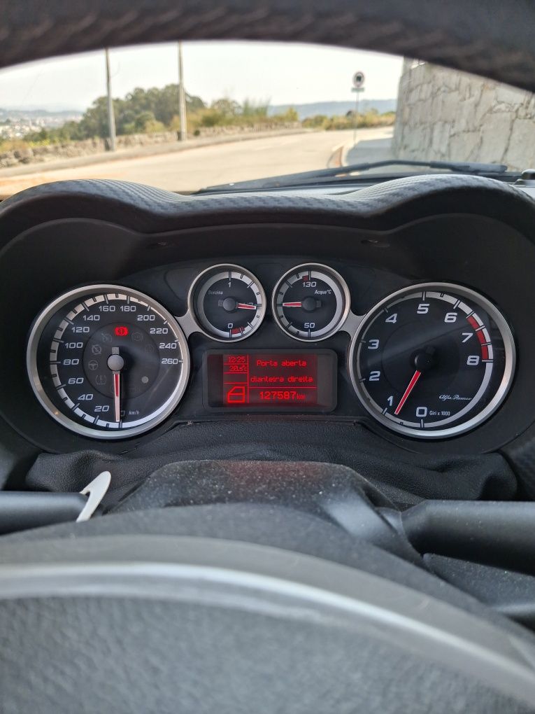 Alfa Romeo Mito 1.4 16V Multiair versão Distintive