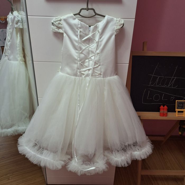 Плаття біле пишне на дівчинку