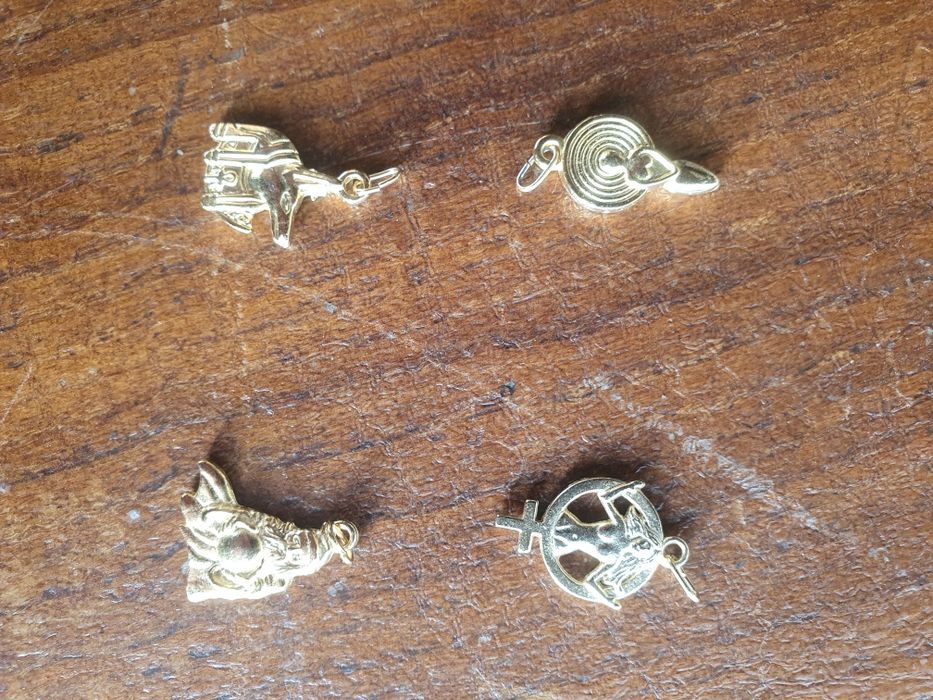 Pendentes em Prata Dourada