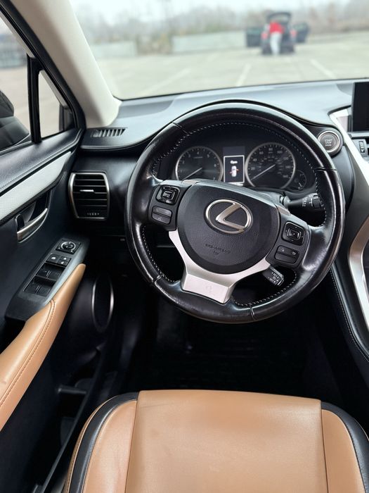 Автомобіль Lexus NX 200T