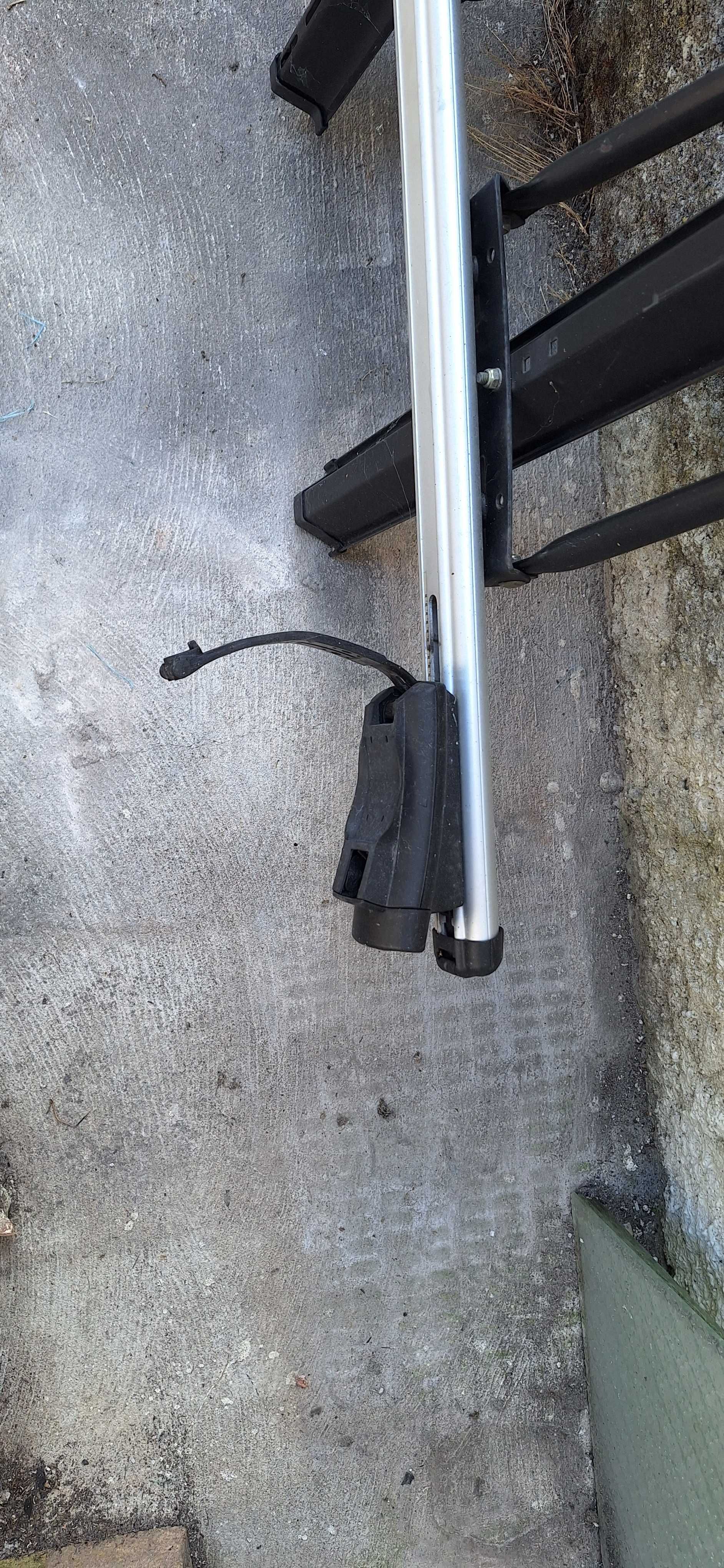 Barras de tejadilho Thule em alumínio com suporte para 3 bicicletas