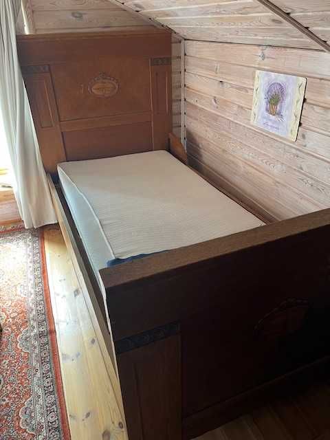 Łóżko stare powojenne na sprężynach