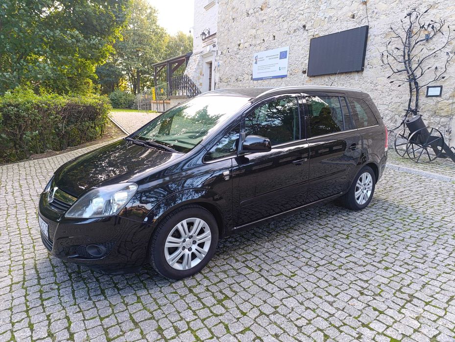 Opel Zafira 1.8 Benzyna Zadbany Bezwypadkowy w Bardzo Dobrym Stanie