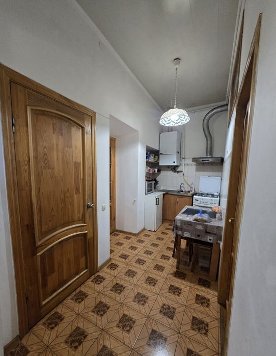 Продам 2 кімнатну квартиру, можна під комерцію!