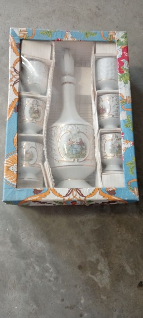 Brandy, conjunto de garrafa e copos