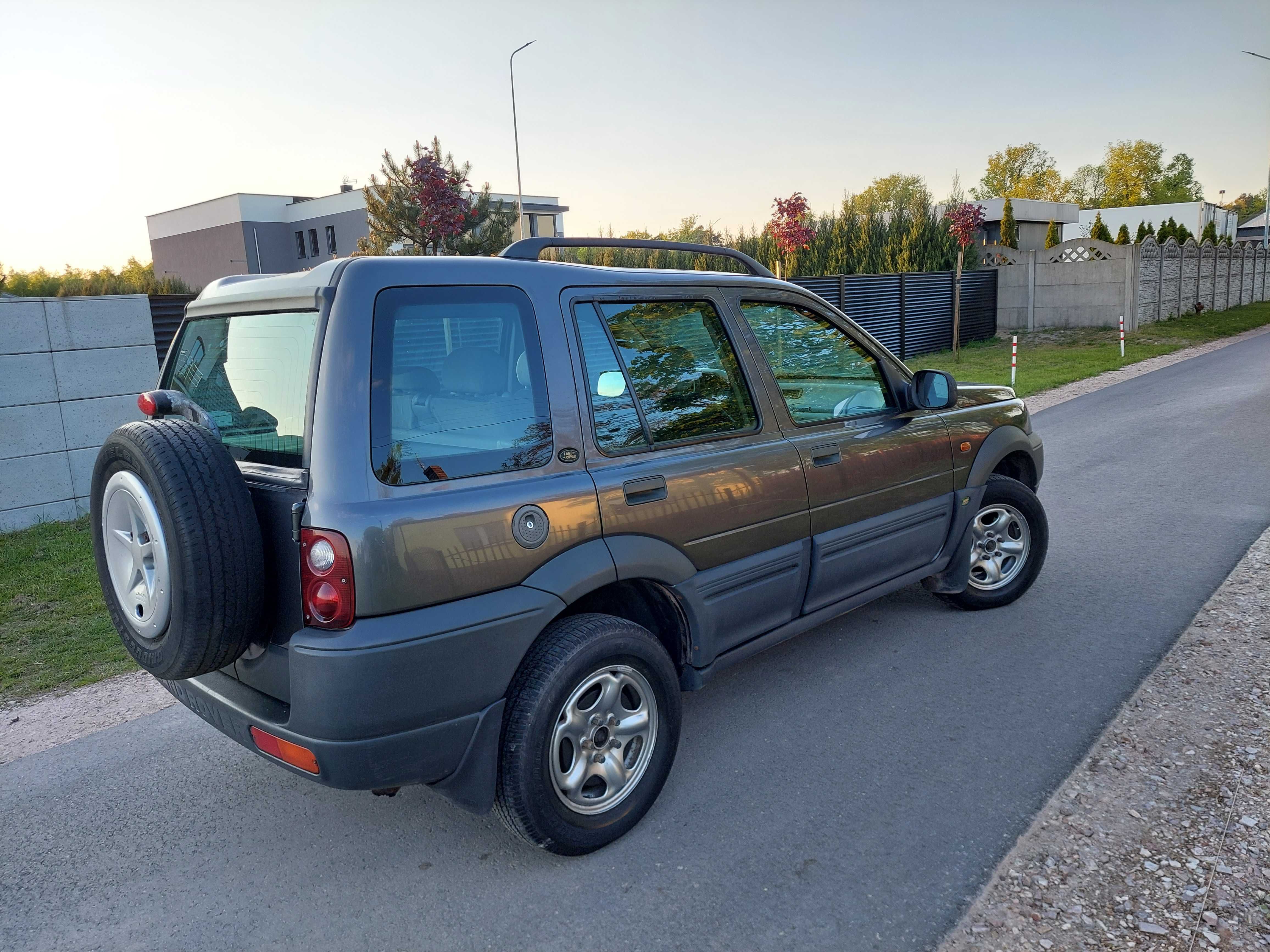 LAND ROVER FREELANDER_2.0d Automat_4x4_5 Drzwi_Salon Polska