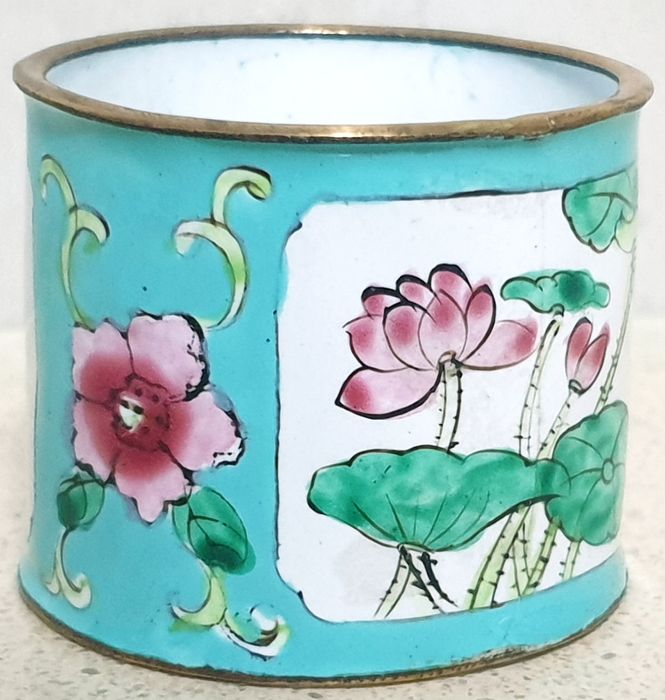 Linda argola de guardanapo asiática vintage com esmalte