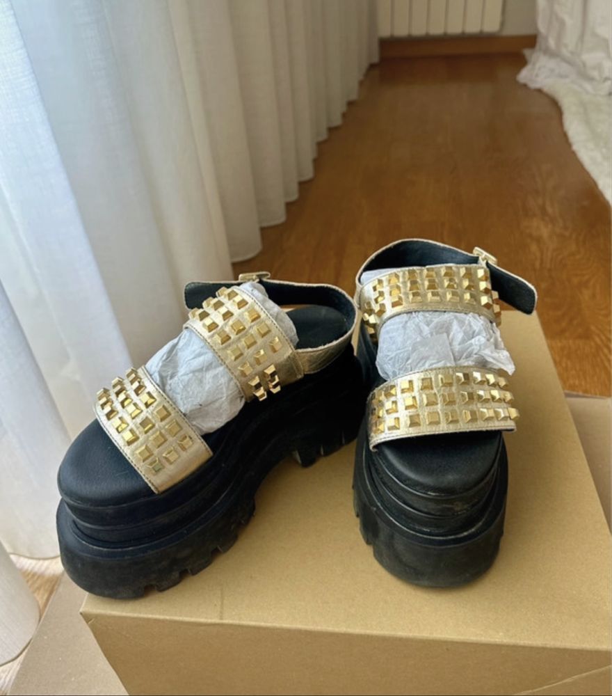 Sandalias marca Yellow
