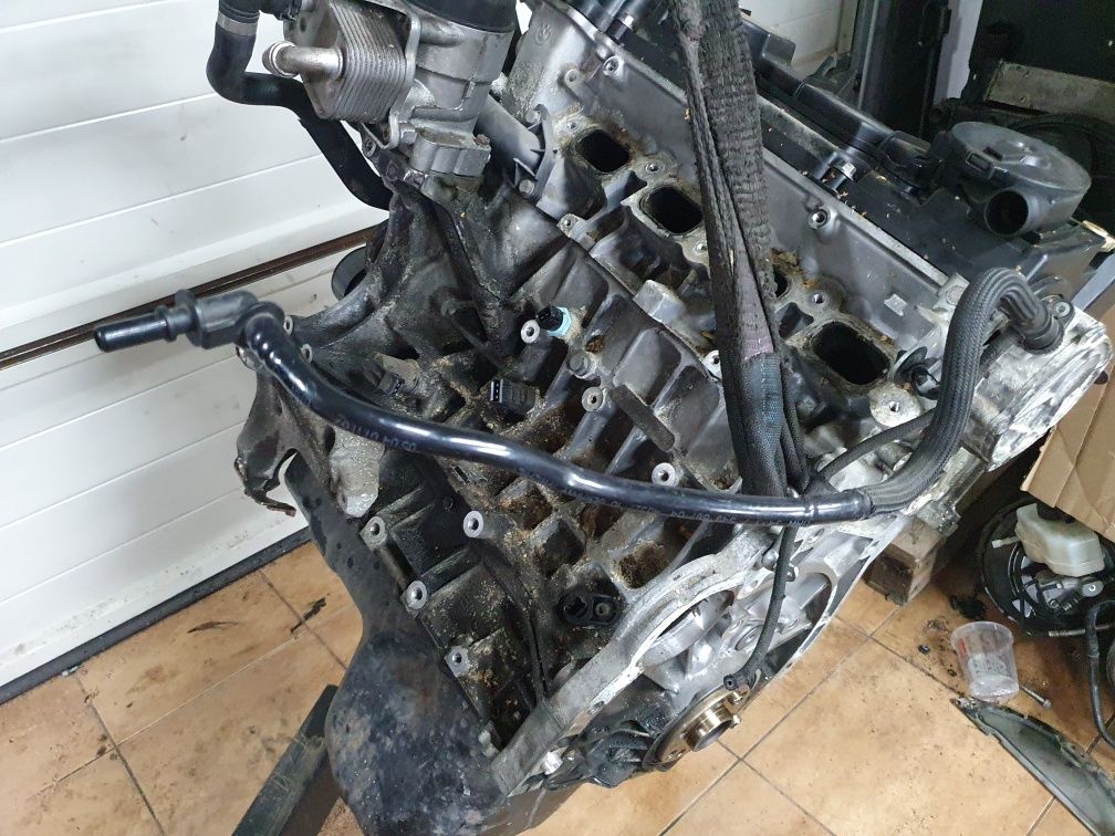 Kompletny silnik słupek uszkodzony BMW E90 E60 benzyna N43