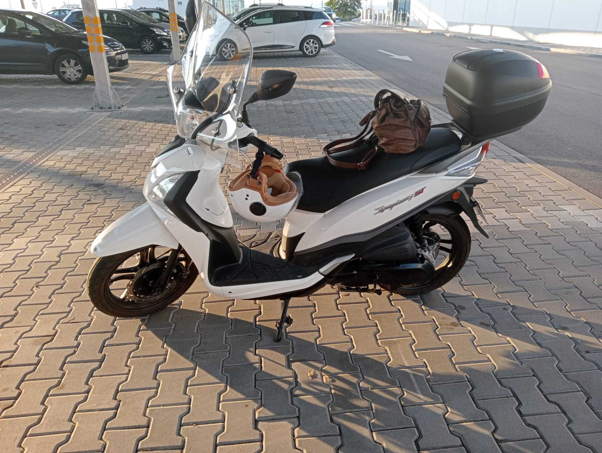 Vendo scooter 125cc como nova.