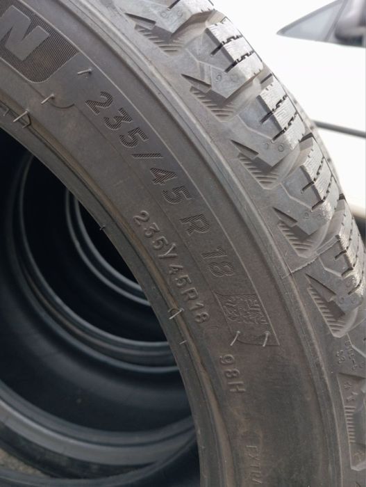 Зимові шини 235/45 R18 Michelin X-Ice Snow