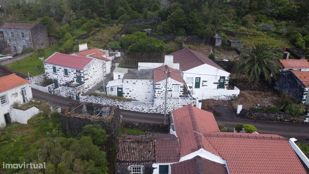 Conjunto de 2 casinhas no Pico (Ribeiras, Caminho de Cima) Azores