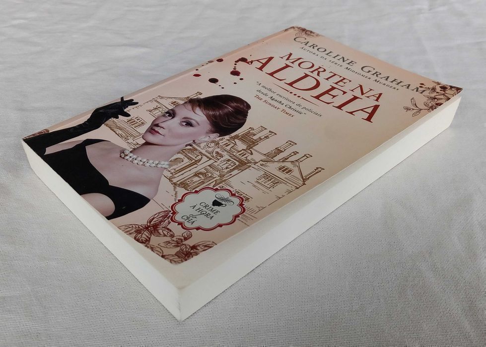 Livros da col Crime à Hora do Chá: Morte na Aldeia, Caso de Nero Wolfe