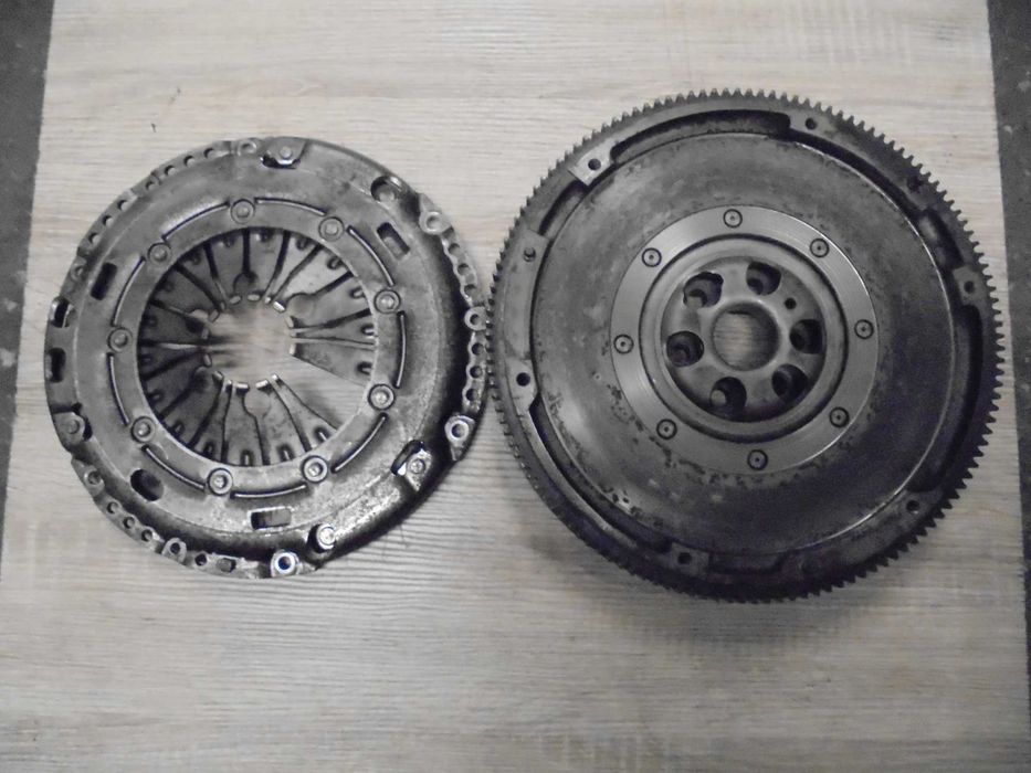 KOŁO DWUMASOWE SPRZĘGŁO 1,9tdi 105km BXE stan bdb