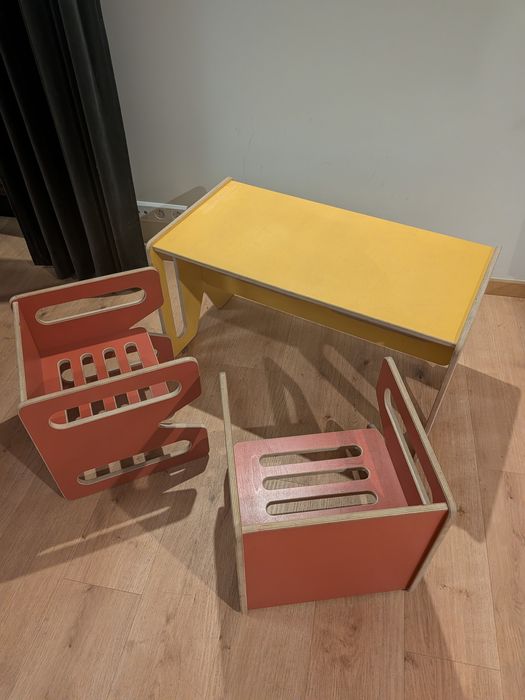 Zestaw drewnianych mebli modułowych Smating - stolik i 2 krzesła