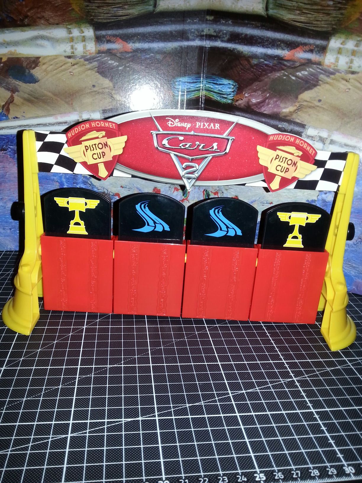 Finish Line Frenzy Game Disney Pixar Cars2 Lighting McQueen Car Mattel