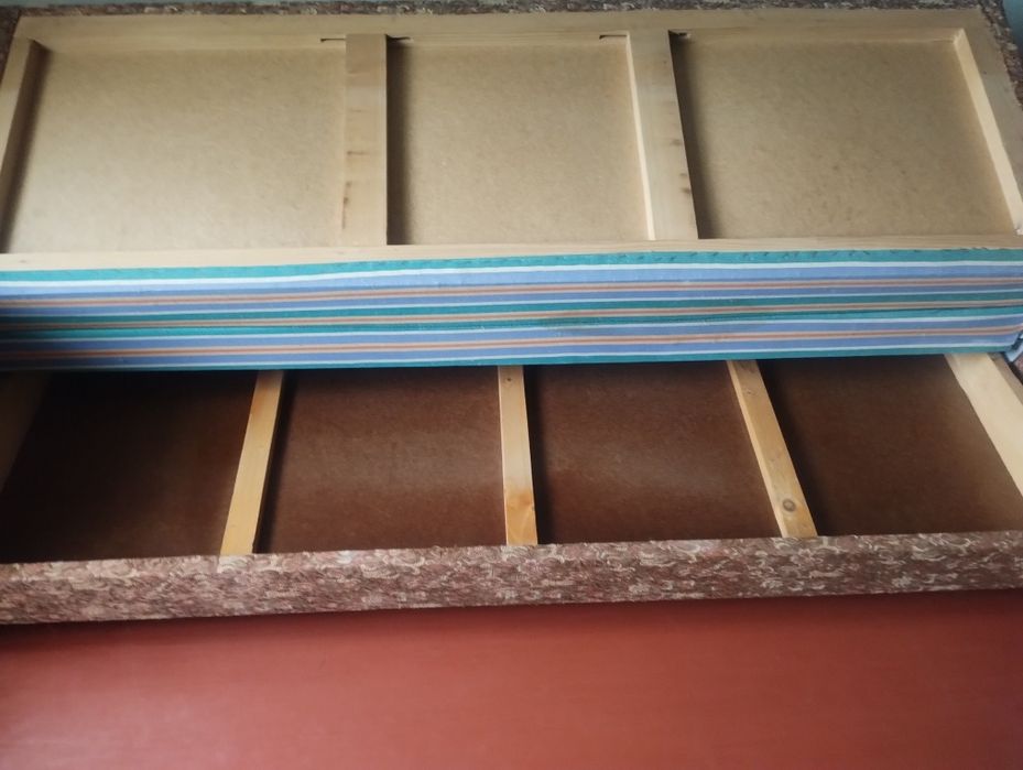 Подам диван, складной.