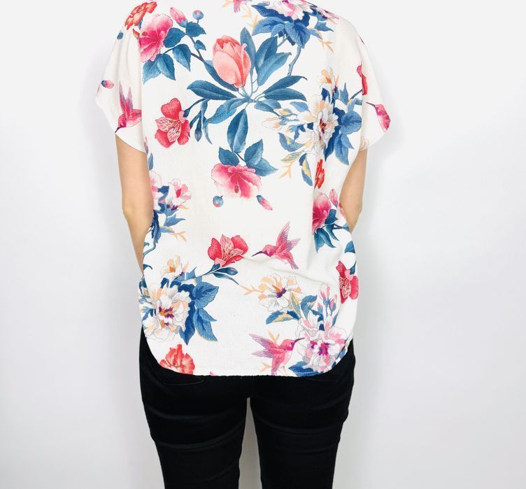 Bluzka w kwiatowy wzór i kolibry S 36