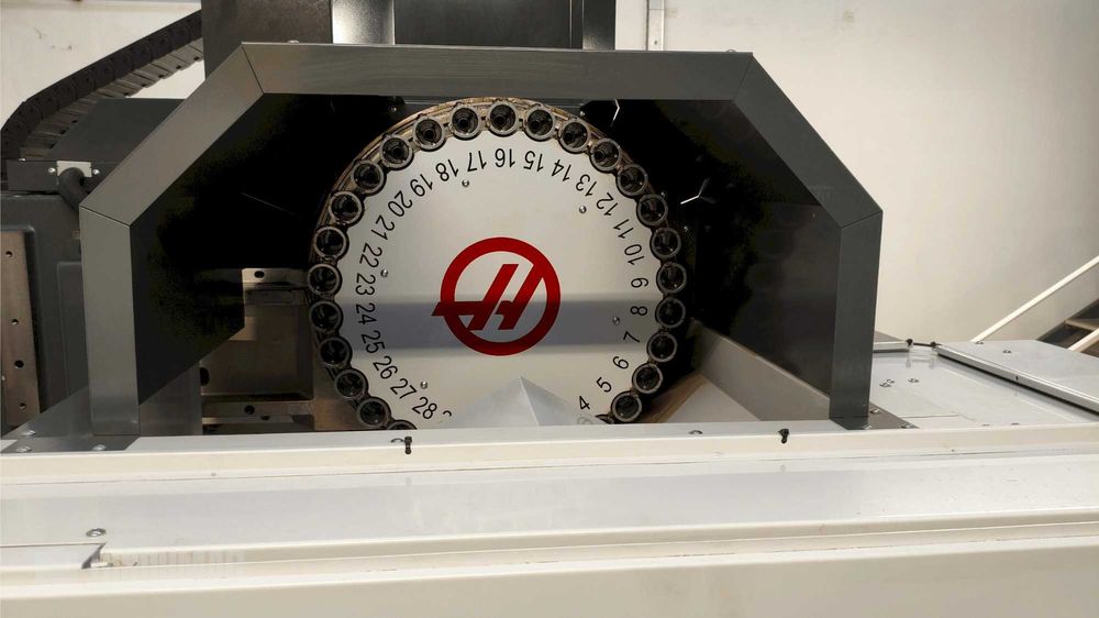HAAS VF-3SSYT z HRT 210 4X – 2018, 4 osie, centrum obróbcze CNC