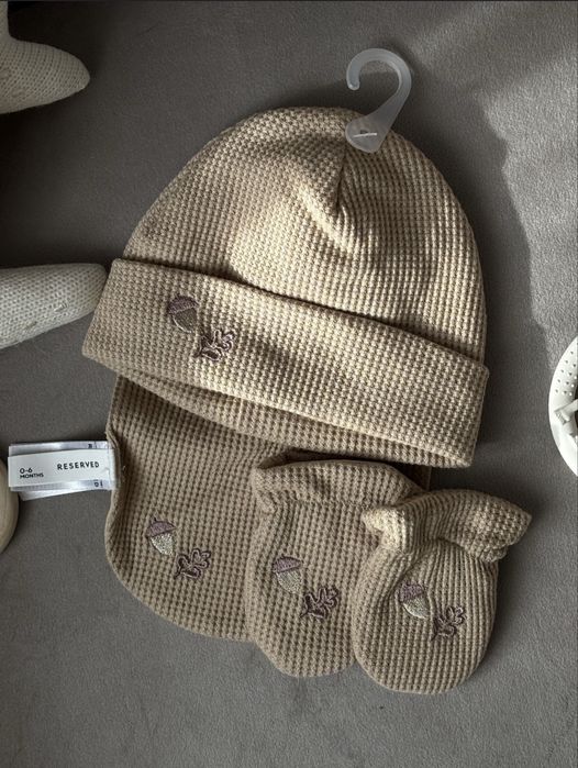Набір Reserved для немовлят шапка
