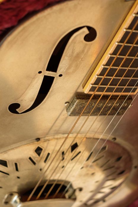 Guitarra Mule Resonator Tricone