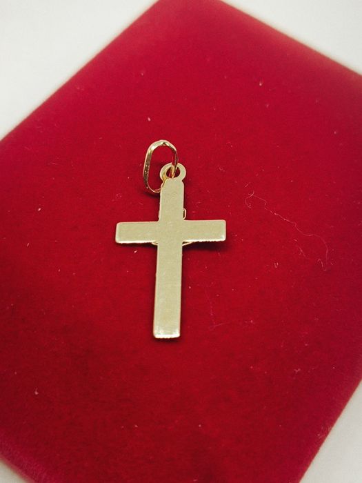Złoty wisiorek krzyżyk z Panem Jezusem, złoto próby 585