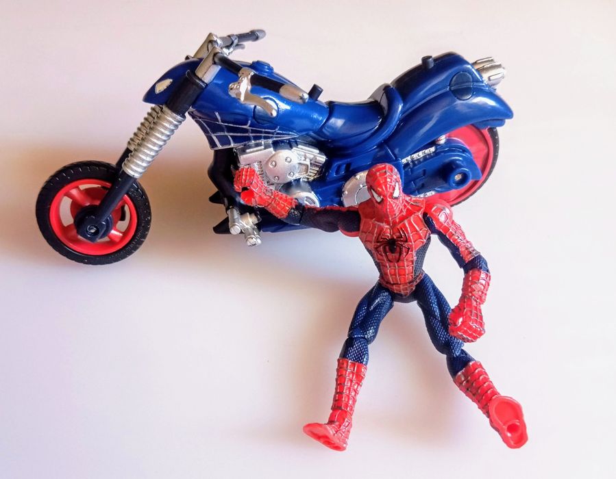 Spiderman articulado com a sua moto.Não é negociável.