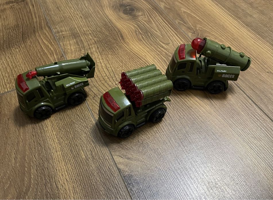 Набір воєнних інерційних машинок