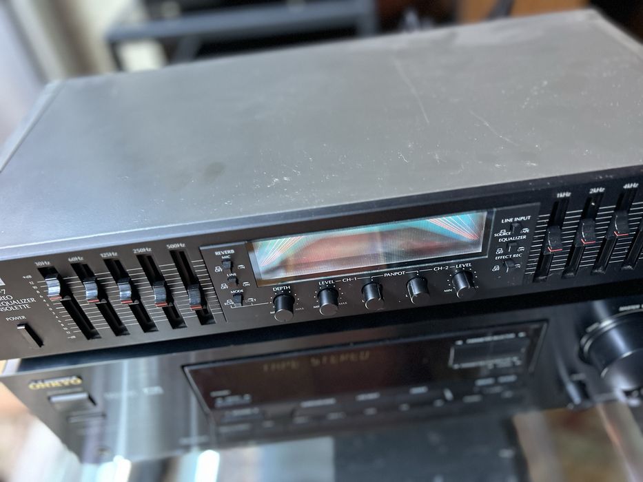 Fantastico equailizador Sansui RG7 com Reverb. Bom estado
