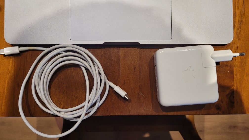 Macbook pro 13" i5 / 16gb ram / 512Gb SSD