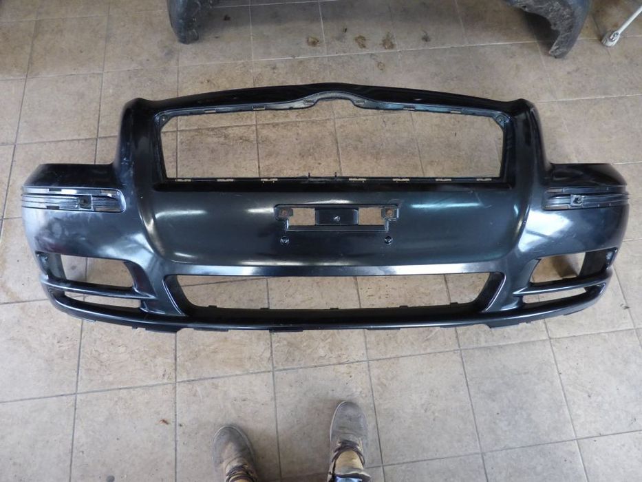Zderzak przedni przód Toyota Avensis T25 02-06