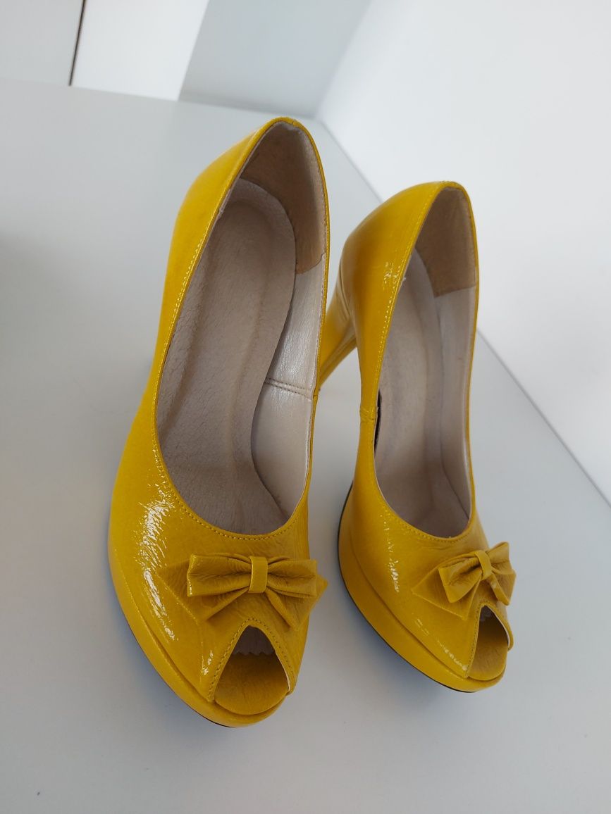 Buty czółenka Gopol w rozmiarze 35 Nowe